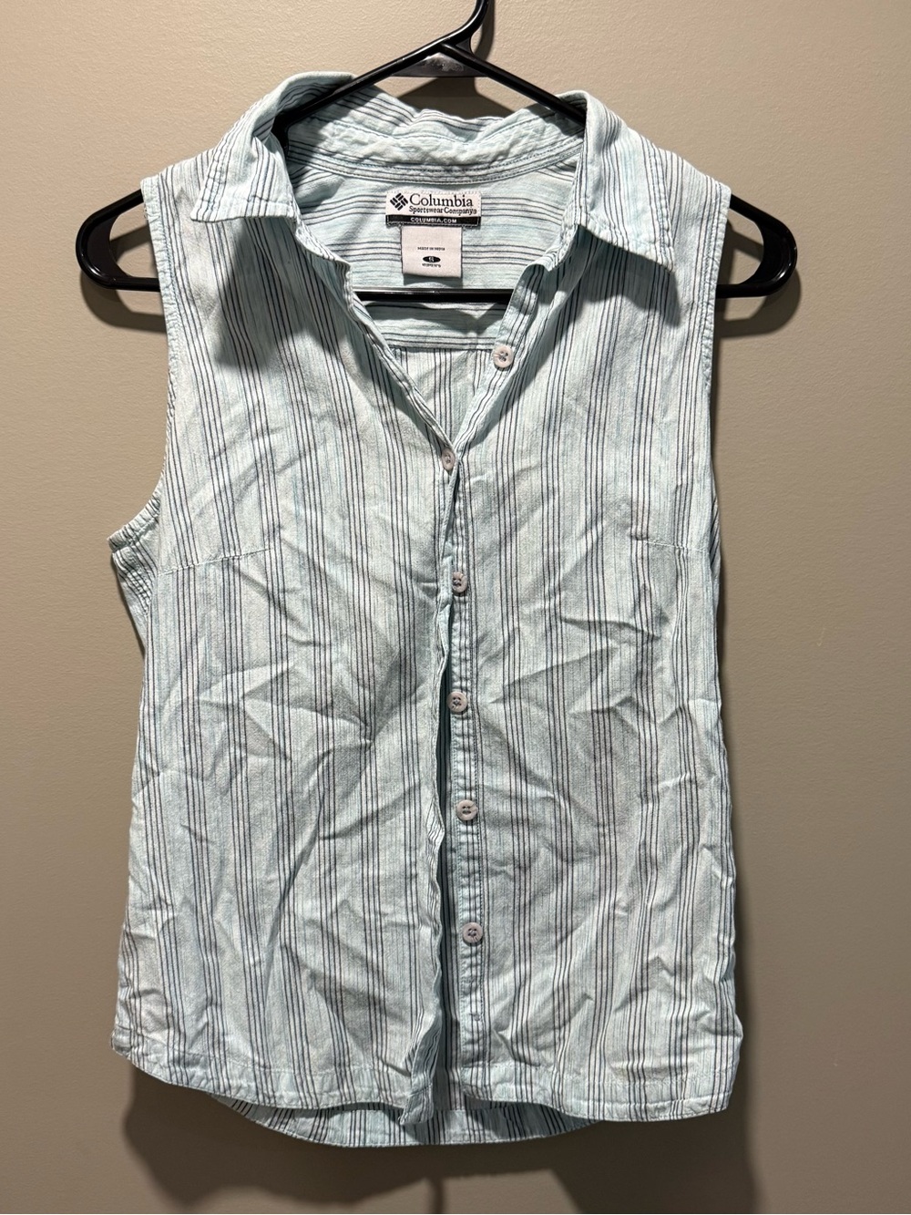 Columbia Women's Light Blue Striped Sleeveless Button-Down Shirt
